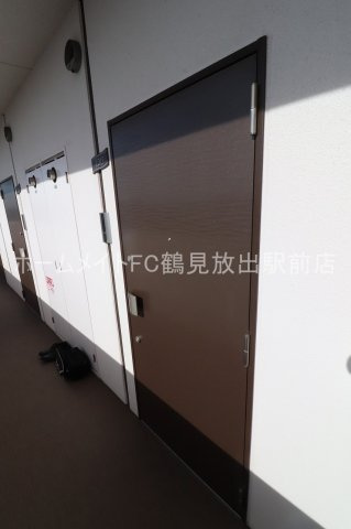大阪市鶴見区放出東３丁目の賃貸マンションの玄関