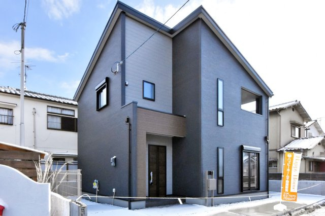 リーブルガーデン山本野里1丁目新築一戸建て│3LDK+駐車2台可の外観|JR「中山寺」バス10分、阪急「伊丹」駅バス12分！耐震含む住宅性能評価7項目で最上位取得◎の新築戸建が新規分譲開始致しました！皆様からのご連絡を心よりお待ちしております。