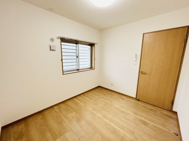 クレストヒルズMの洋室