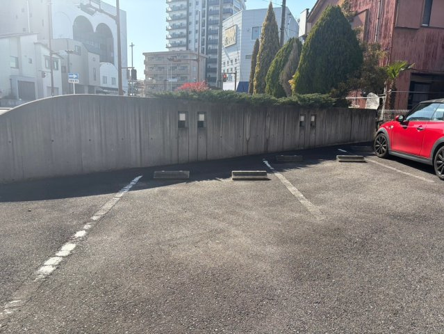 コンフォート梅村の駐車場