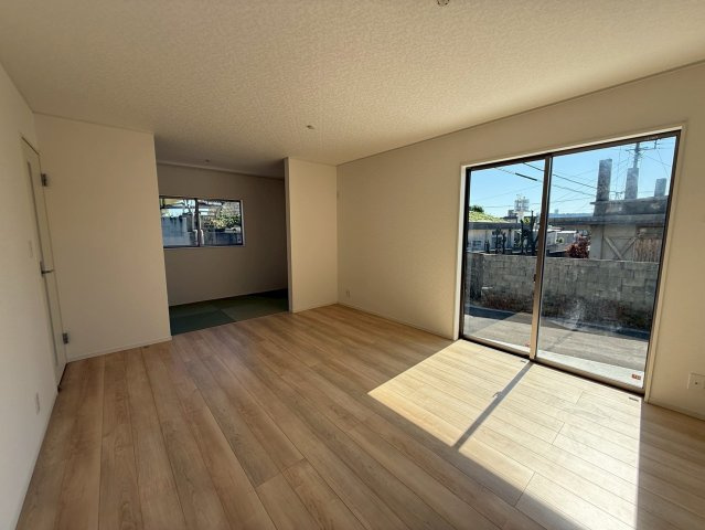 クレイドルガーデン糸満市座波 第２・３号棟の居間・リビング|LDK15帖＋タタミコーナー４帖