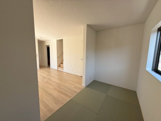 クレイドルガーデン糸満市座波 第２・３号棟の和室|リビングに隣接するタタミコーナー４帖