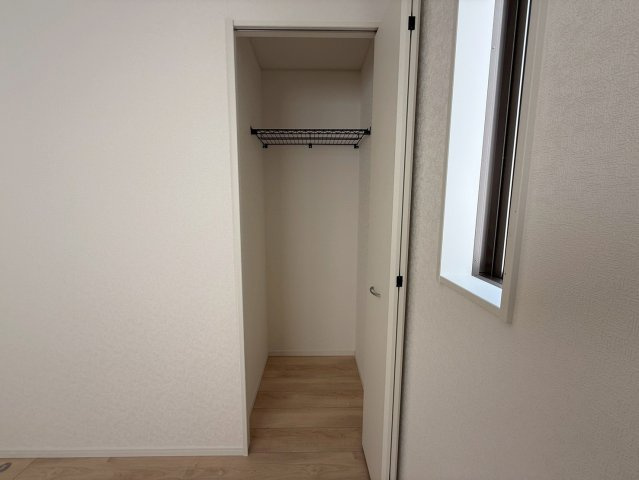 クレイドルガーデン糸満市座波 第２・３号棟の収納|２階洋室4.5帖③に設置されたクローゼット収納