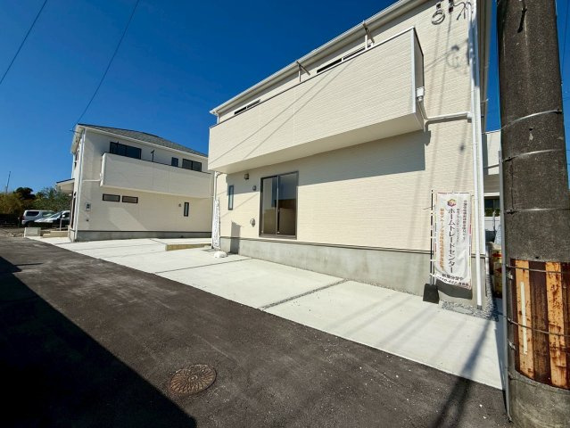 クレイドルガーデン糸満市座波 第２・３号棟の前面道路含む現地写真|縦列２台駐車可能スペース付き！お気軽にお問い合わせください♪