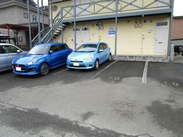 クレールコートの駐車場