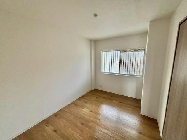 メゾン白国2号棟の洋室