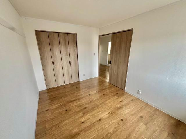 メゾン白国2号棟の洋室