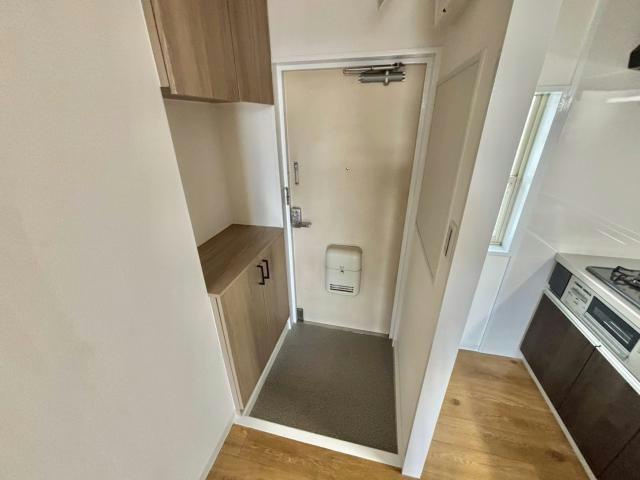 メゾン白国2号棟の玄関