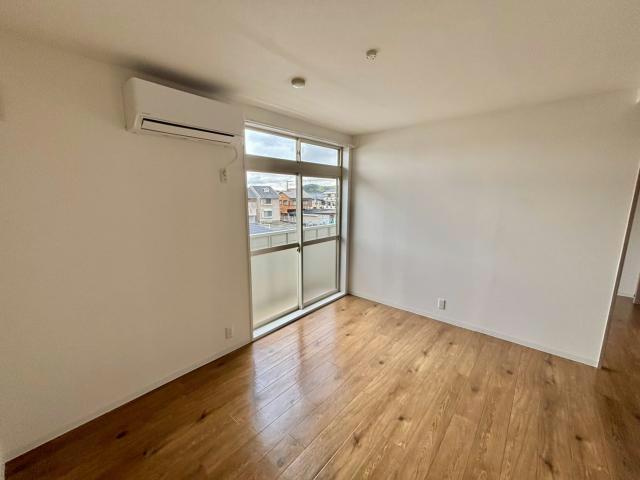 メゾン白国2号棟の洋室