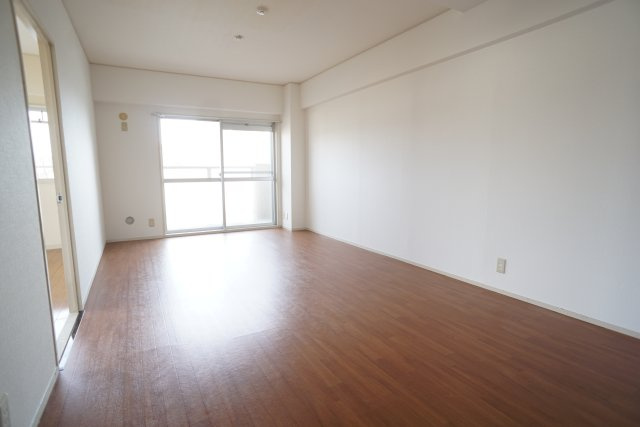 メルヘン宝塚の居間・リビング