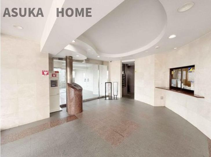 サンヴェール上永谷のエントランス|広いエントランスの様子です。管理人室があります。