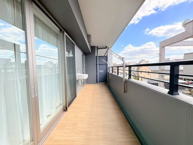 プレサンスロジェ京都西大路のバルコニー