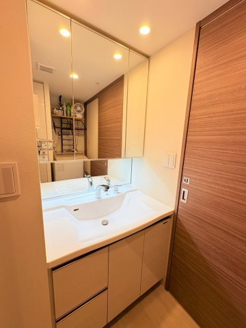 プレサンスロジェ京都西大路の独立洗面台