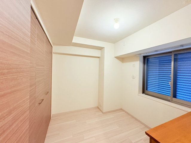 プレサンスロジェ京都西大路の洋室