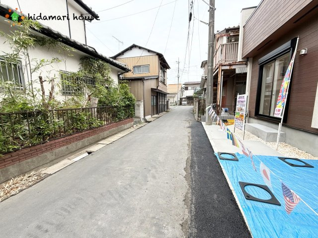 桶川市北1丁目7期　新築戸建　ブルーミング01の前面道路含む現地写真