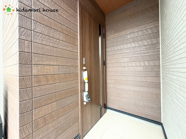 桶川市北1丁目7期　新築戸建　ブルーミング01の玄関