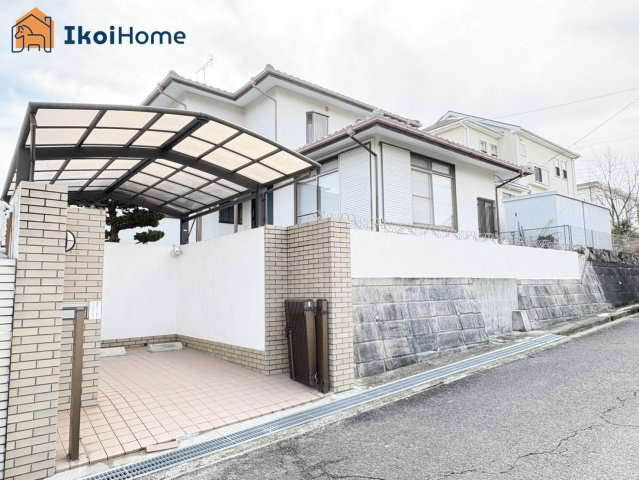 神戸市西区桜が丘西町3丁目」中古戸建の駐車場|●年中無休：当日予約可●駐車場1台、カーポート付きですので、雨雪時も便利です！