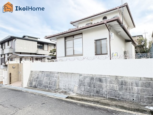 神戸市西区桜が丘西町3丁目」中古戸建のエントランス|●年中無休：当日予約可●桜が丘小学校までは徒歩3分、桜が丘中学校までは徒歩10分、通学に便利です。