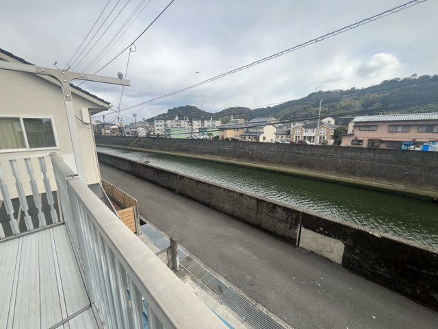 「眺望良好」高知市東石立町　中古住宅の展望|南向きで視界が抜け、川を望む気持ちの良いロケーションです。