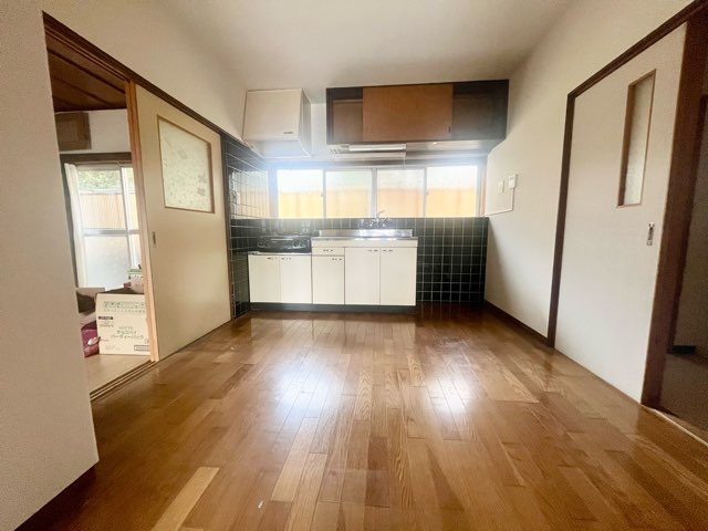 東石立町　中古住宅の洗面所|スペースが確保できる洗面所です