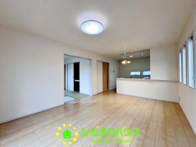 杉戸町下高野　中古一戸建ての居間・リビング