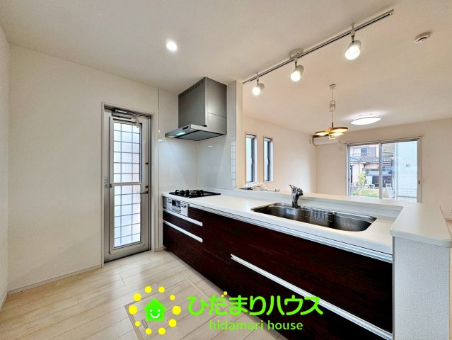 杉戸町下高野　中古一戸建てのキッチン