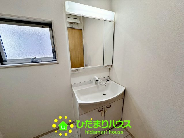 杉戸町下高野　中古一戸建ての独立洗面台