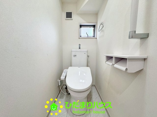 杉戸町下高野　中古一戸建てのトイレ