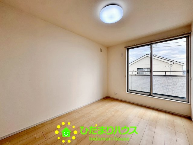 杉戸町下高野　中古一戸建ての洋室