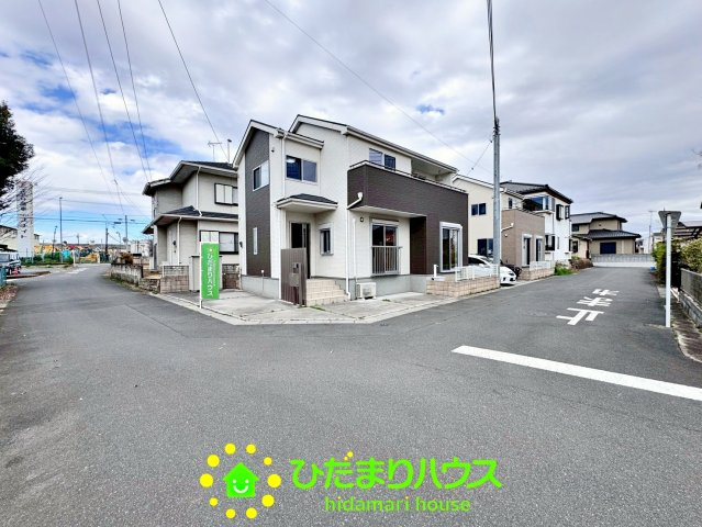 杉戸町下高野　中古一戸建ての前面道路含む現地写真