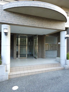 【エントランス】 | ステイツ雲雀丘花屋敷　1階