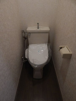 【トイレ】 | ※写真は同物件内、別のお部屋の様子です