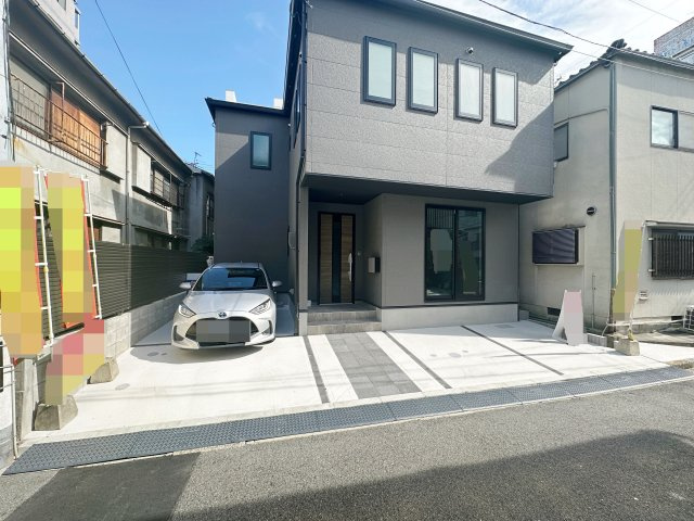 南区宇品御幸5丁目の駐車場|車は車種により2台まで駐車可能☆
広い駐車スペースは来客時も安心です♪