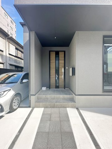 南区宇品御幸5丁目の玄関|玄関ポーチ☆
屋根も付いており、雨が降っても濡れる心配はありません♪