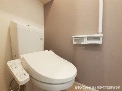 【トイレ】 | ブリュームⅠ | 落ち着いた色調のトイレです