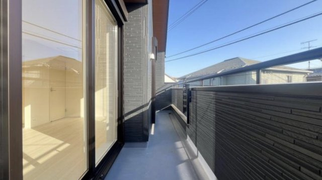 茅ヶ崎市東海岸北4丁目　敷地広々新築戸建てのバルコニー