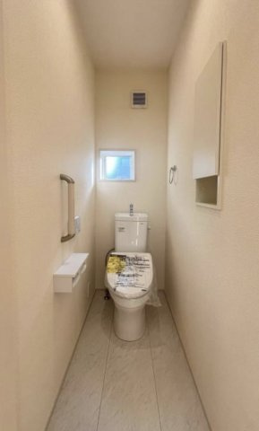 茅ヶ崎市東海岸北4丁目　敷地広々新築戸建てのトイレ