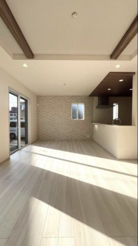 茅ヶ崎市東海岸北4丁目　敷地広々新築戸建ての居間・リビング