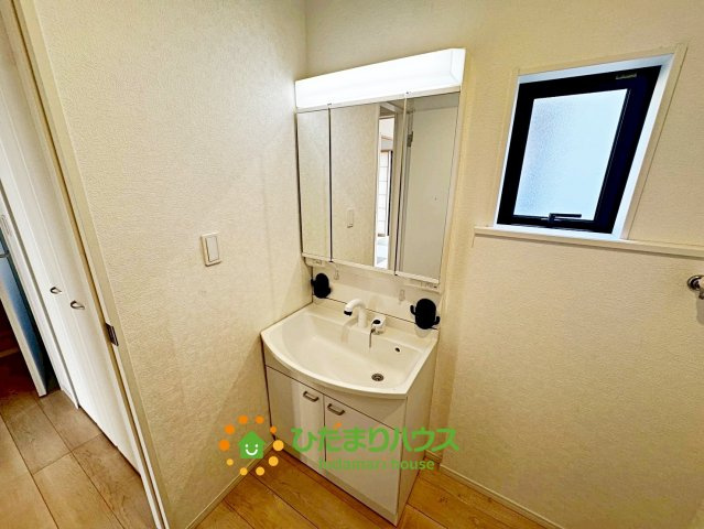 幸手市中５丁目　中古一戸建ての独立洗面台