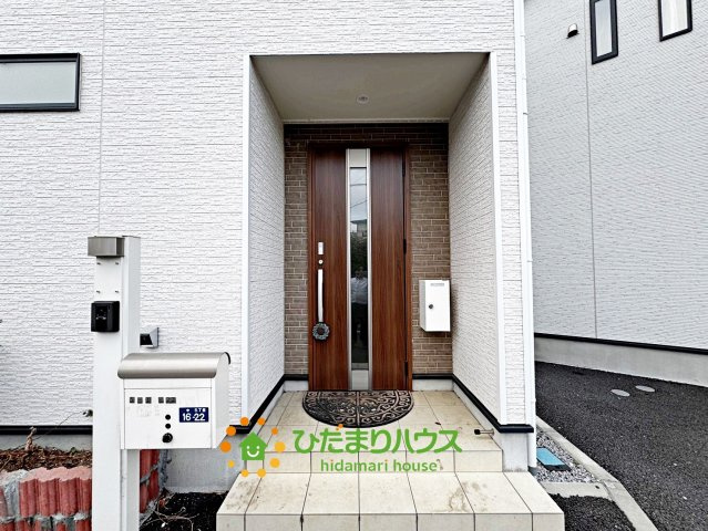 幸手市中５丁目　中古一戸建ての玄関