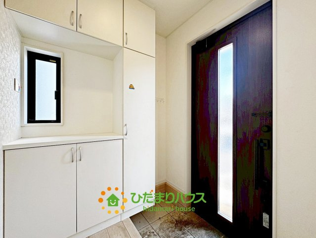 幸手市中５丁目　中古一戸建ての玄関