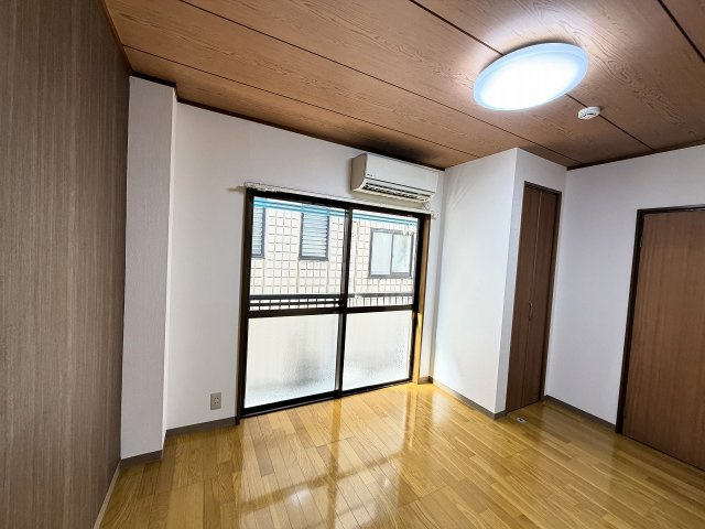 高橋ハイツの居間・リビング