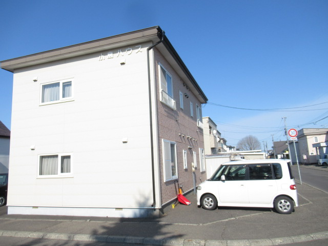 小島ハウスの駐車場