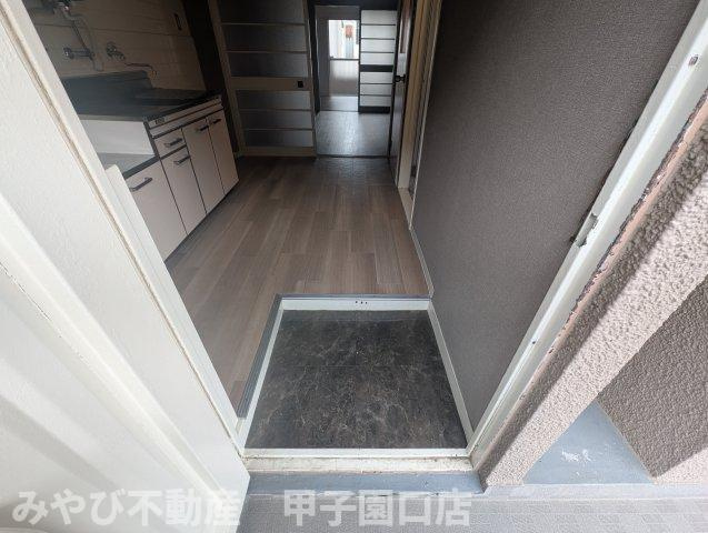 甲子園グリーンハイツの玄関