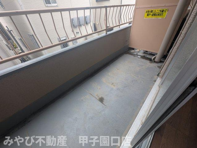 甲子園グリーンハイツのバルコニー
