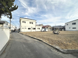 【前面道路含む現地写真】 | 原田　売土地　全４区画 | あかつき幼稚園まで徒歩６分！こども園くさべまで徒歩９分！小さなお子様のいるご家庭も安心ですね♪
