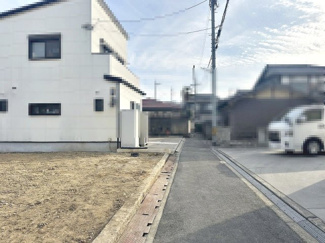 【前面道路含む現地写真】 | 原田　売土地　全４区画 | セブンイレブンまで徒歩１１分！スギ薬局まで徒歩１０分！コーナンまで徒歩１４分！お買い物に便利な立地です♪
