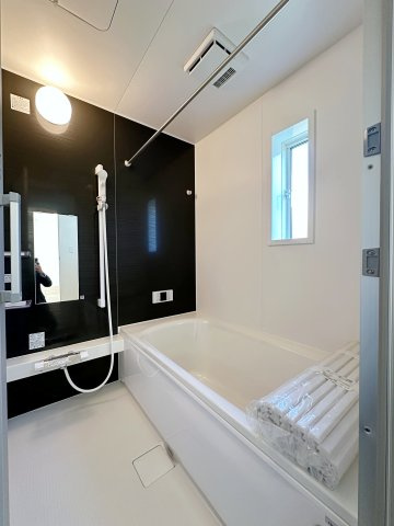 ●安佐北区落合南3丁目No.1の浴室|浴室乾燥機気付き1坪タイプの浴室☆
ユニットバスは、気密性にも優れています。そのため、冬場でもお湯が冷めにくく、暖かい空間を維持することができます。