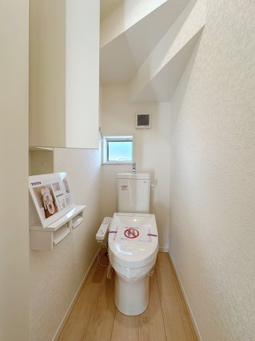 ●安佐北区落合南3丁目No.1のトイレ|収納棚付き1階ウォシュレットトイレ☆
1階、2階にウォシュレットトイレがついています♪