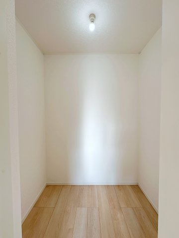 ●安佐北区落合南3丁目No.1の収納|2階6帖洋室のウォークインクローゼット☆